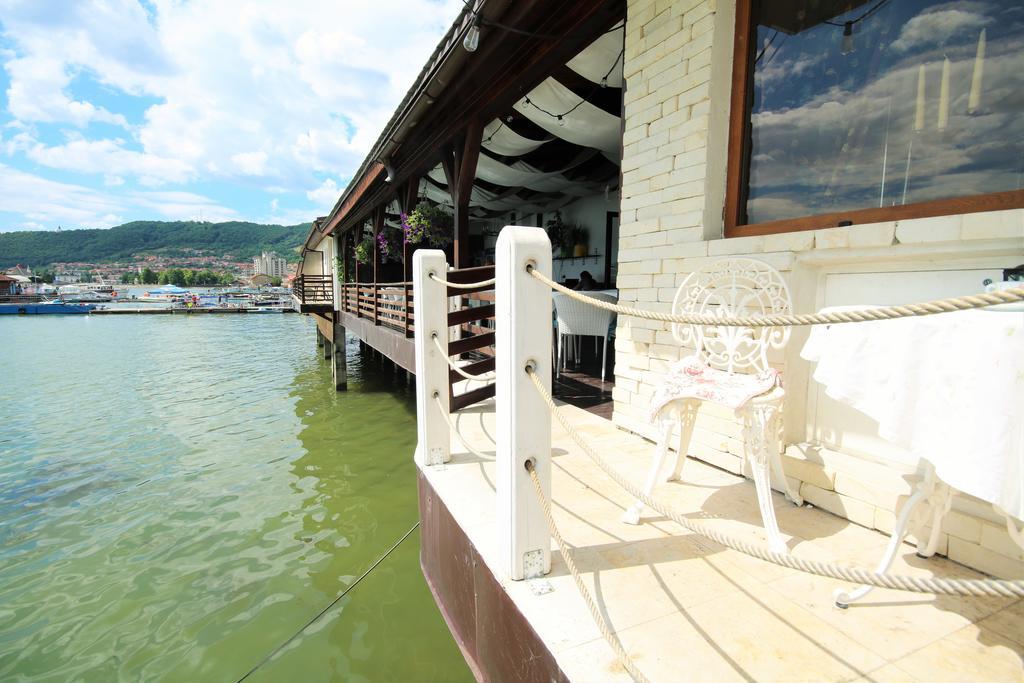 Apolodor Residence Orşova Buitenkant foto