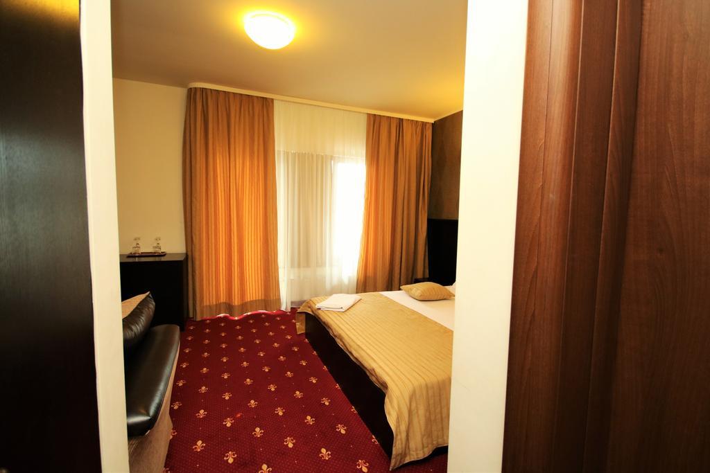 Apolodor Residence Orşova Buitenkant foto